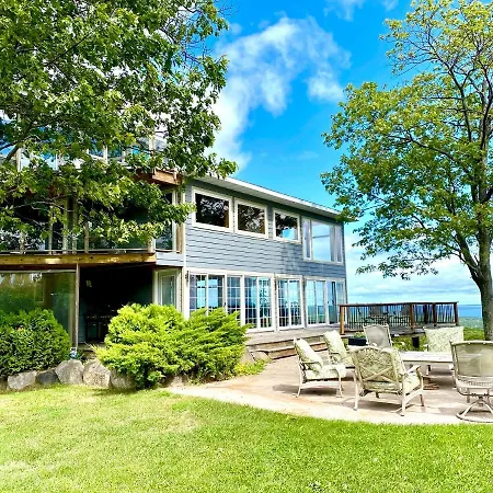 The Wright House Villa